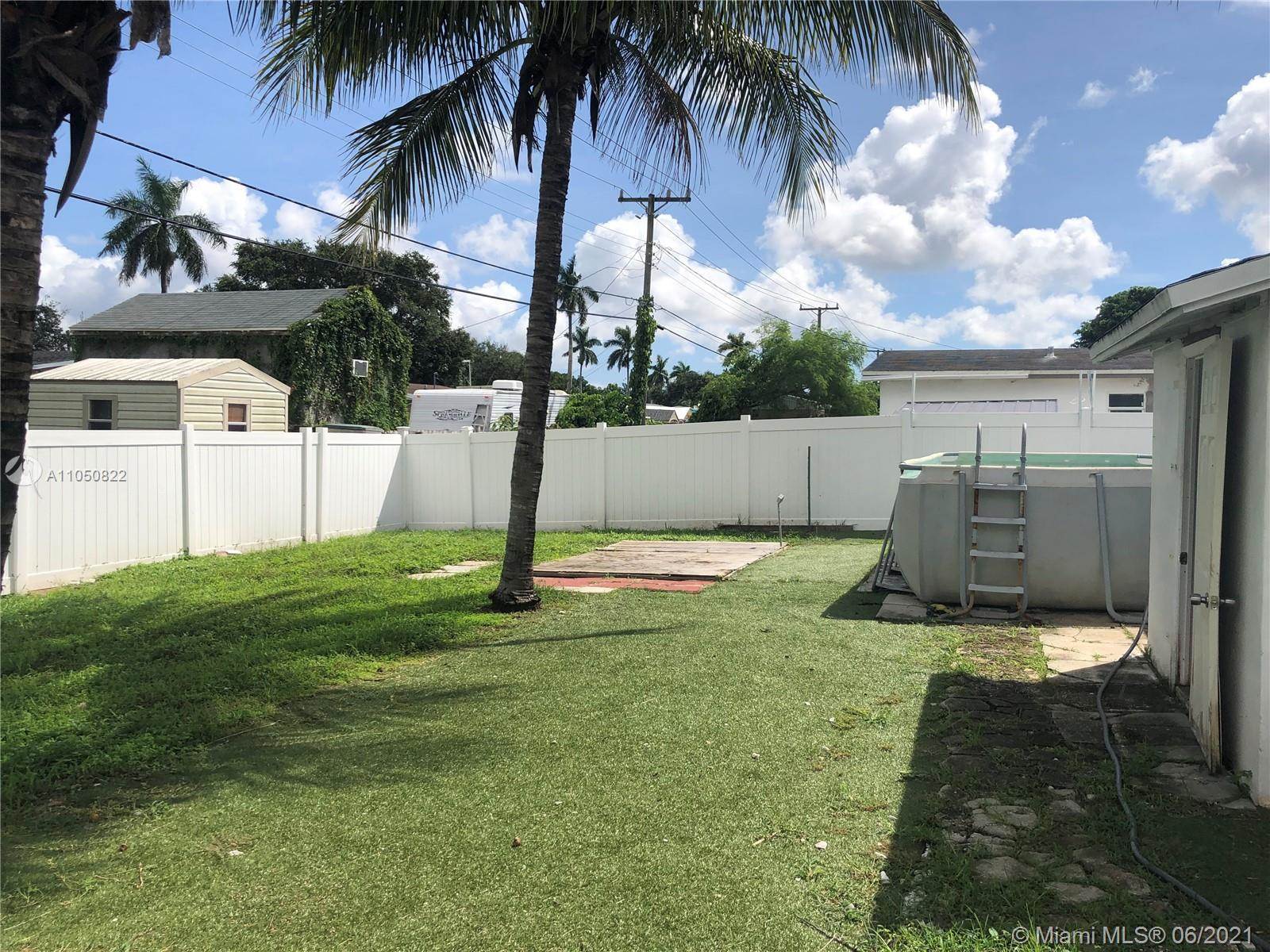 5741 SW 39th St, Davie, FL 33314