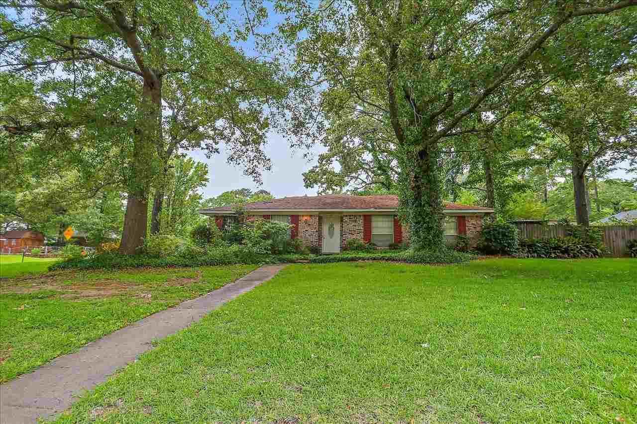 35 Woodgate Dr, Brandon, MS 39042