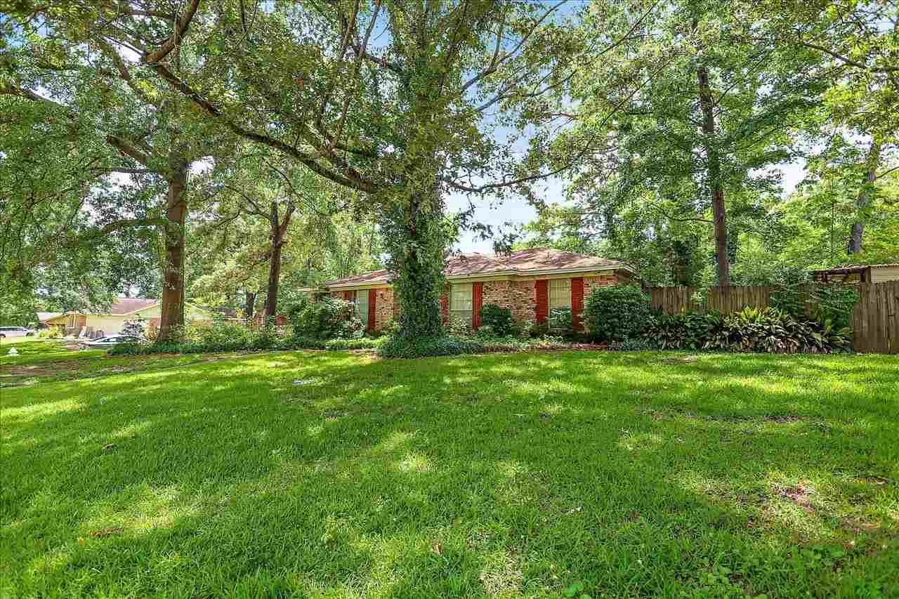 35 Woodgate Dr, Brandon, MS 39042