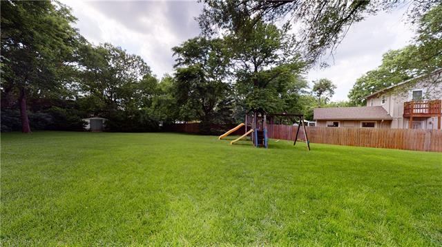 7538 Mohawk Drive, Prairie Village, KS 66208