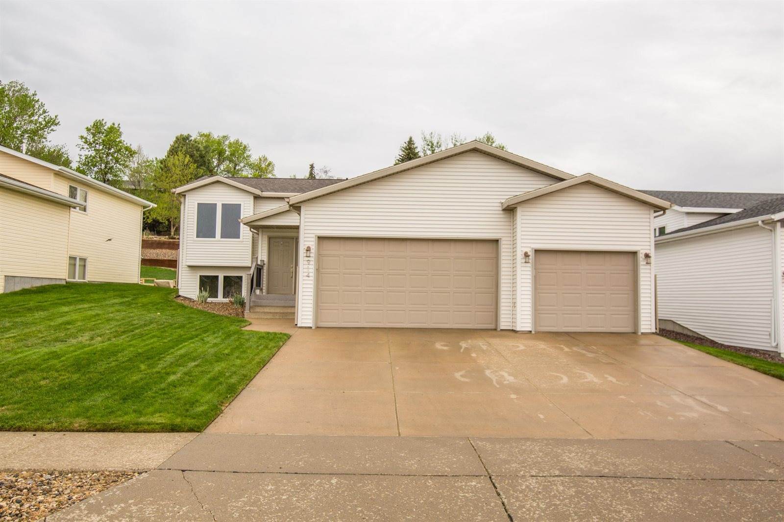 914 35th Street, Bismarck, ND 58501