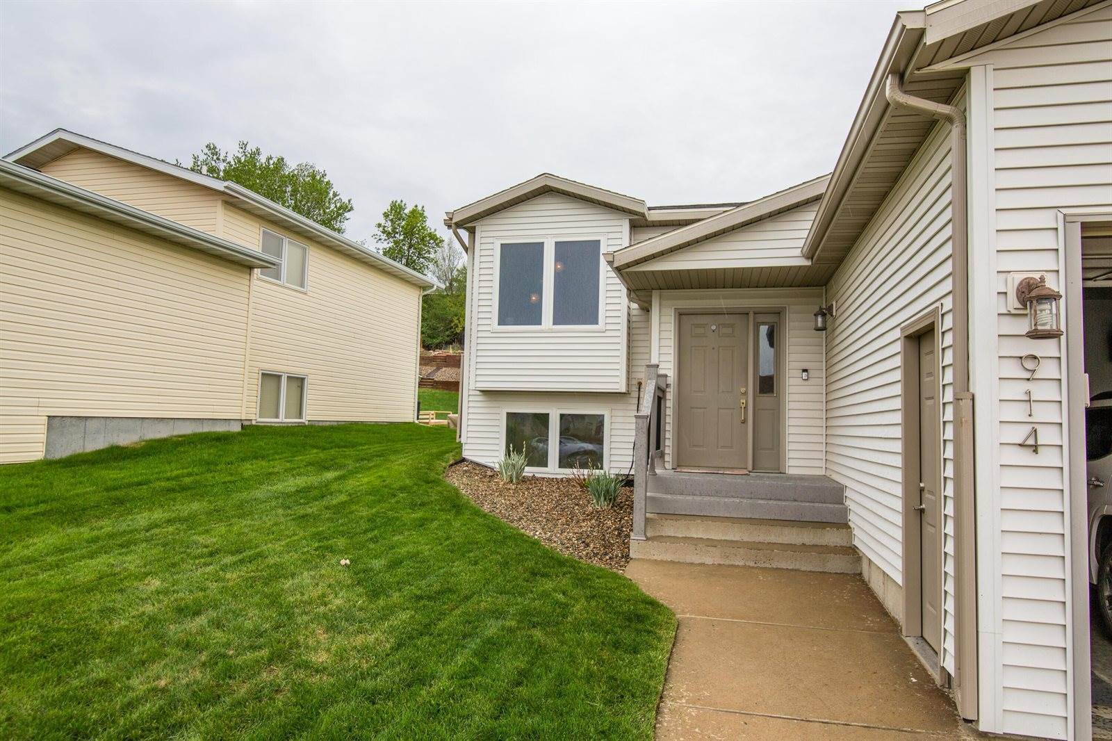 914 35th Street, Bismarck, ND 58501