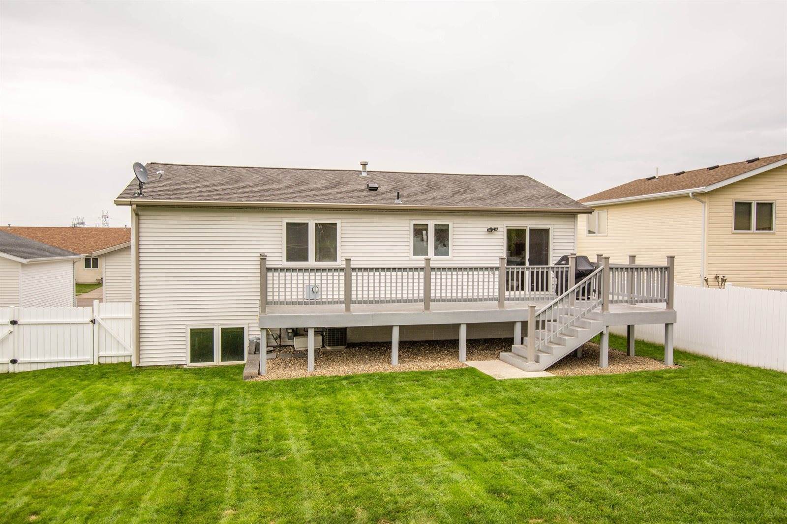 914 35th Street, Bismarck, ND 58501