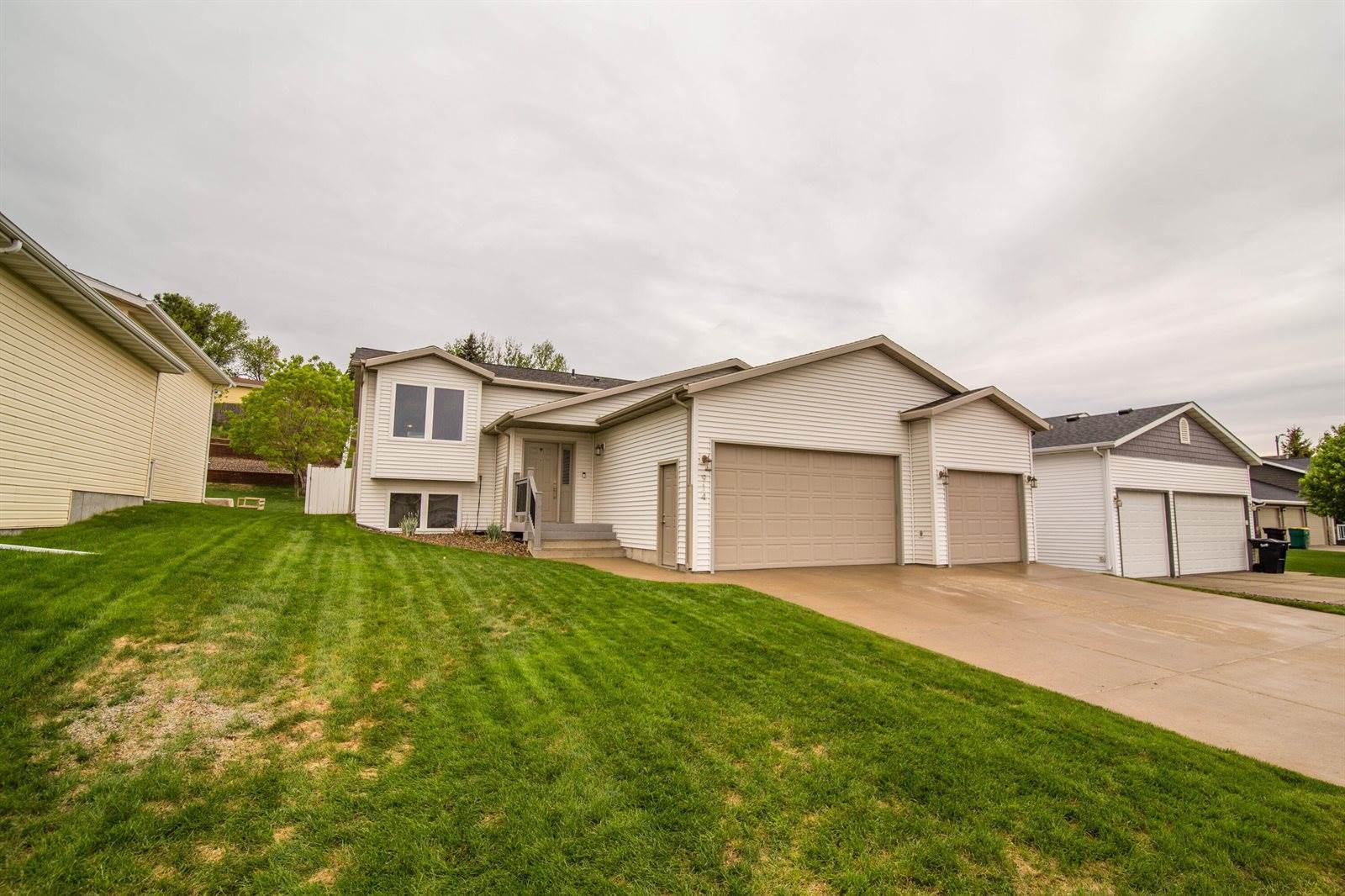 914 35th Street, Bismarck, ND 58501