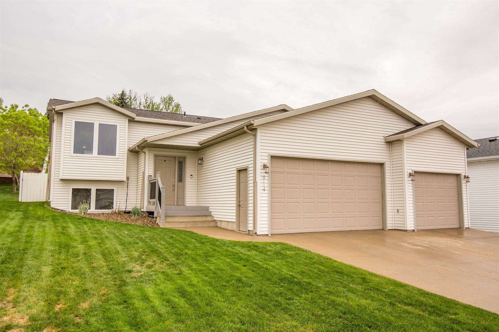 914 35th Street, Bismarck, ND 58501