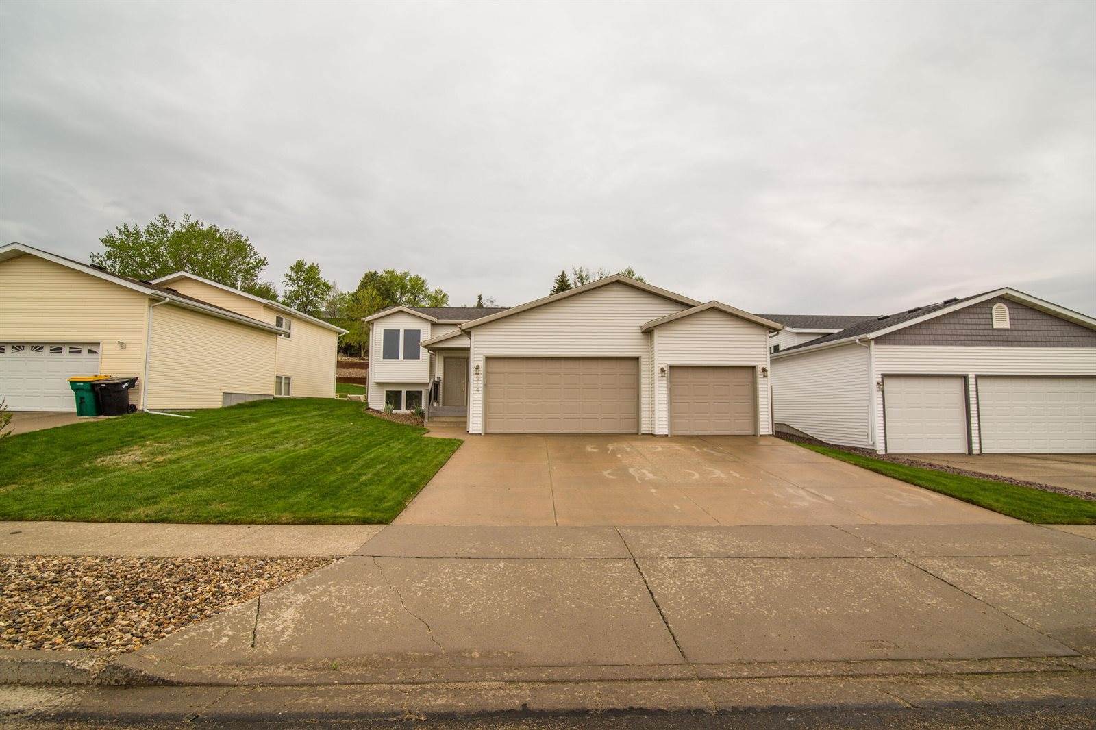 914 35th Street, Bismarck, ND 58501