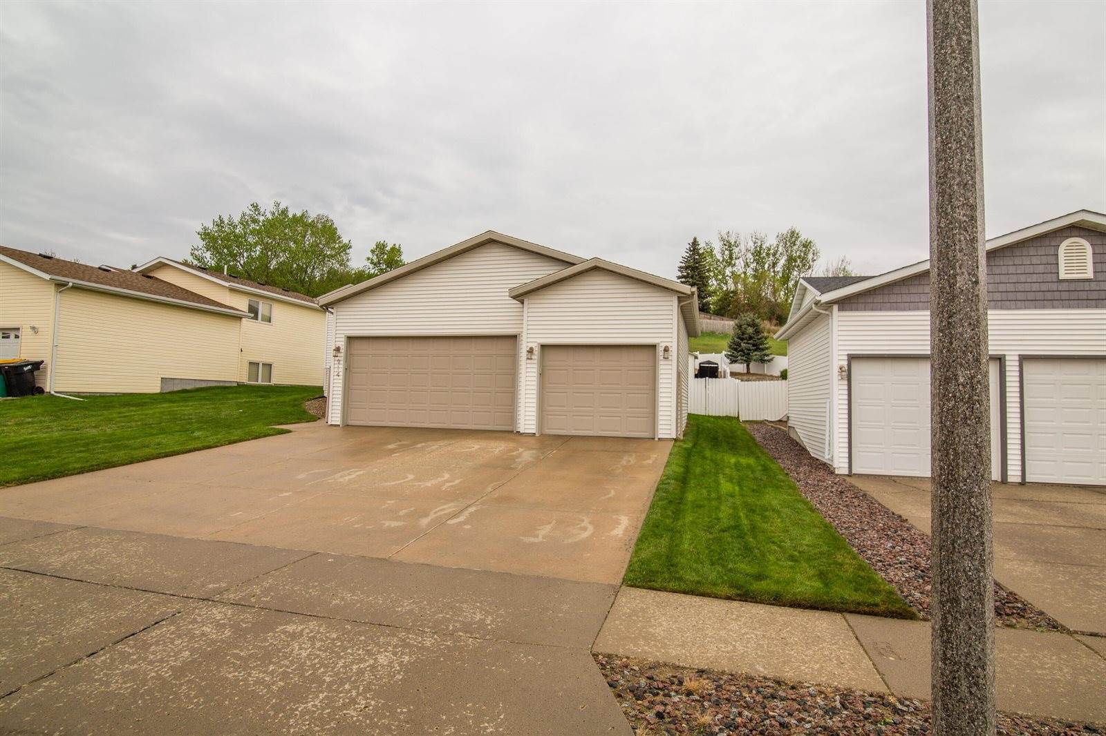 914 35th Street, Bismarck, ND 58501