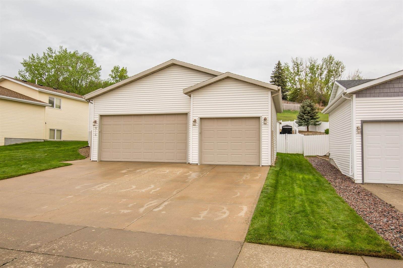 914 35th Street, Bismarck, ND 58501