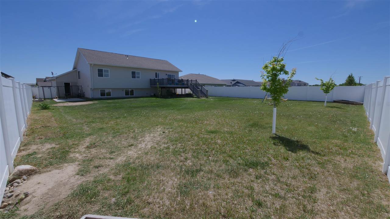 3025 10th St NW, Minot, ND 58703
