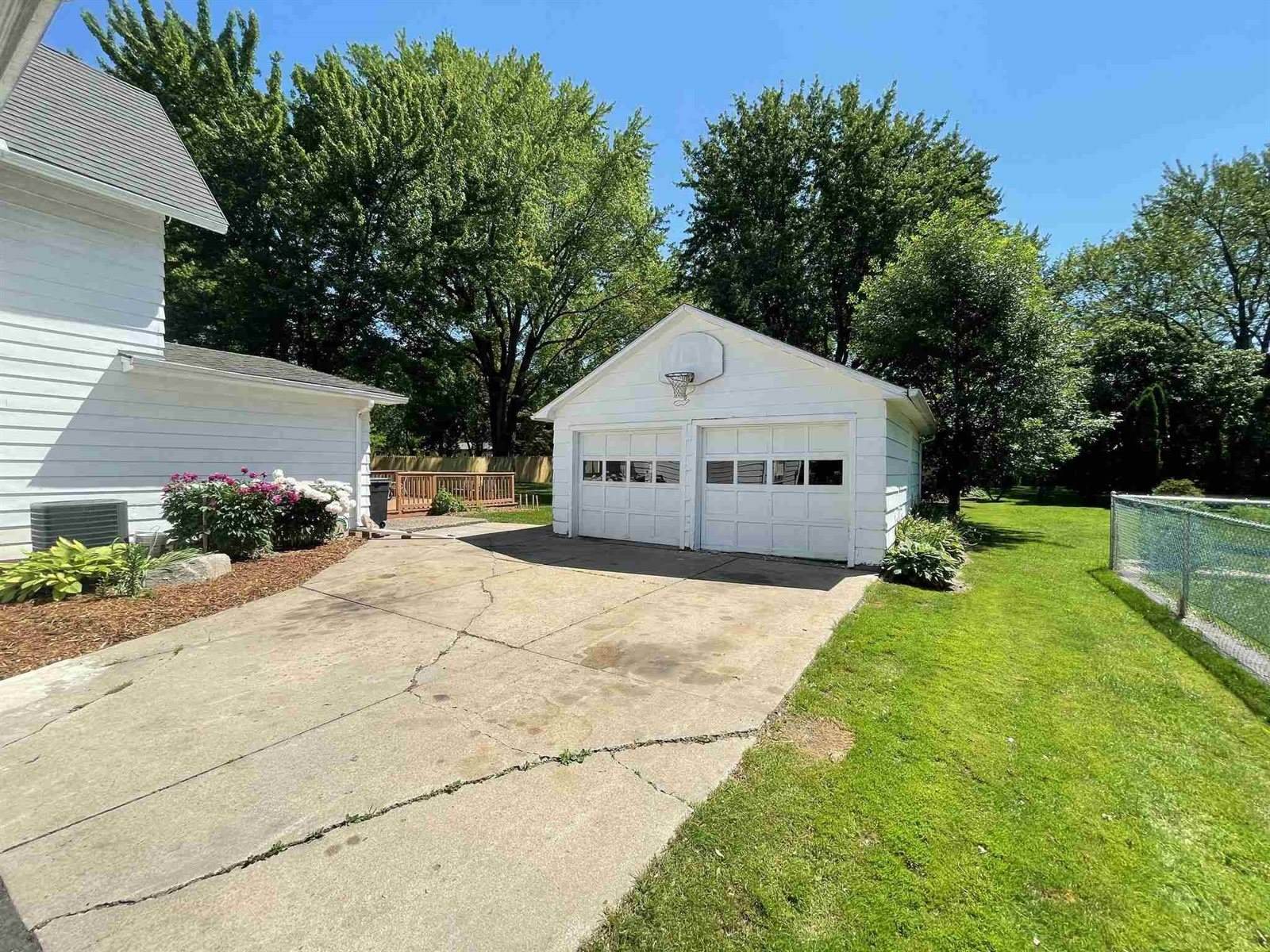 1805 S Maple Avenue, Marshfield, WI 54449