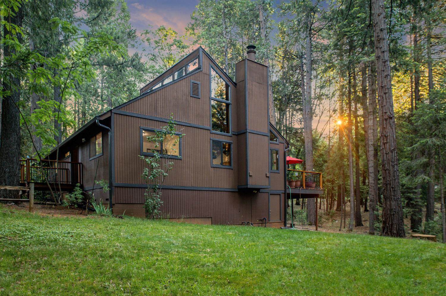 12389 Hillcrest Drive, Nevada City, CA 95959