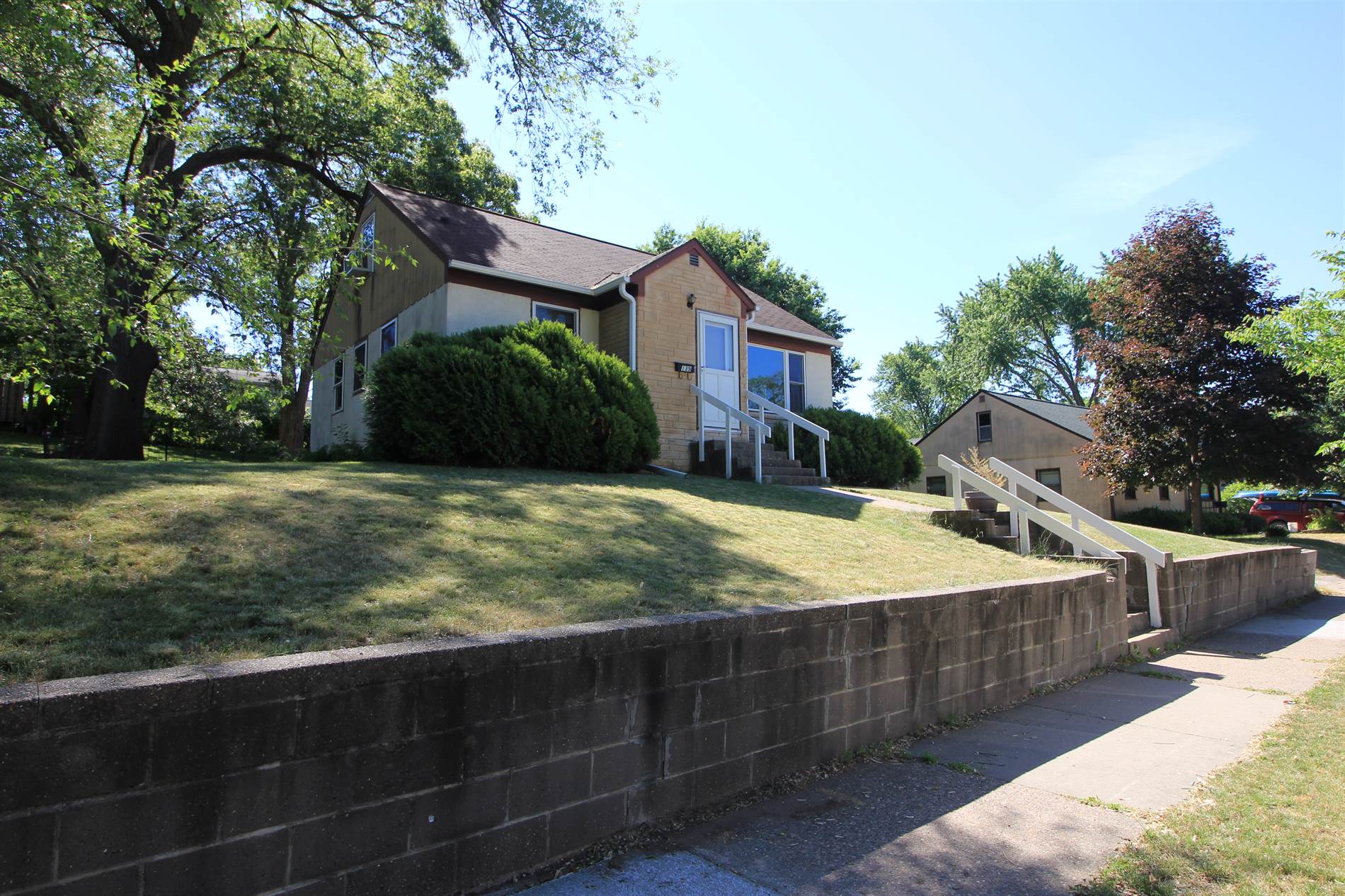 139 8th Ave S, Onalaska, WI 54650