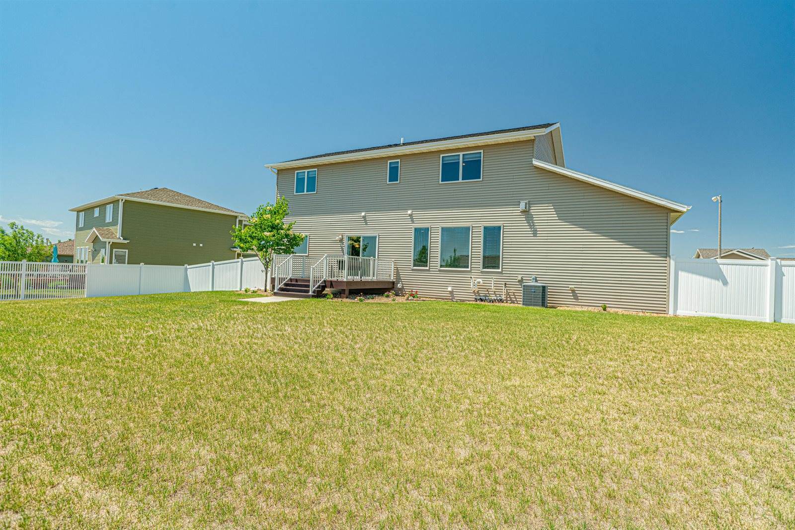 5209 Autumblaze Way, Bismarck, ND 58503