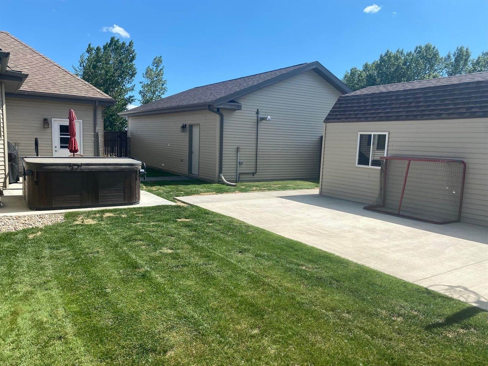 4923 Country Ln, Williston, ND 58801