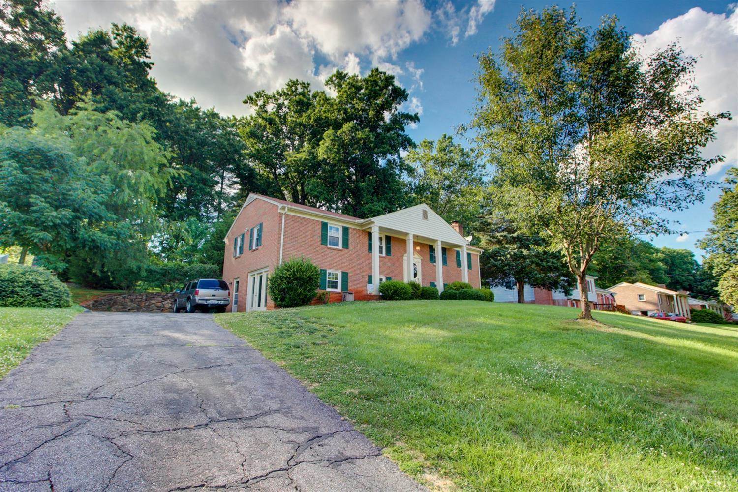 370 Winding Way Road, Lynchburg, VA 24502