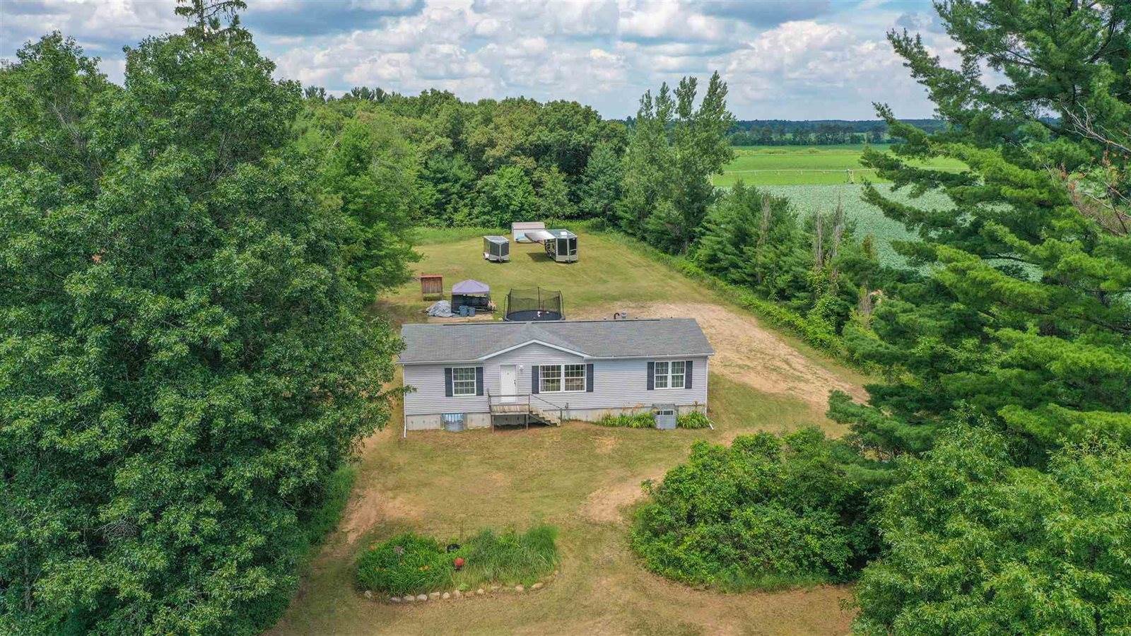 152 County Road O, Hancock, WI 54943