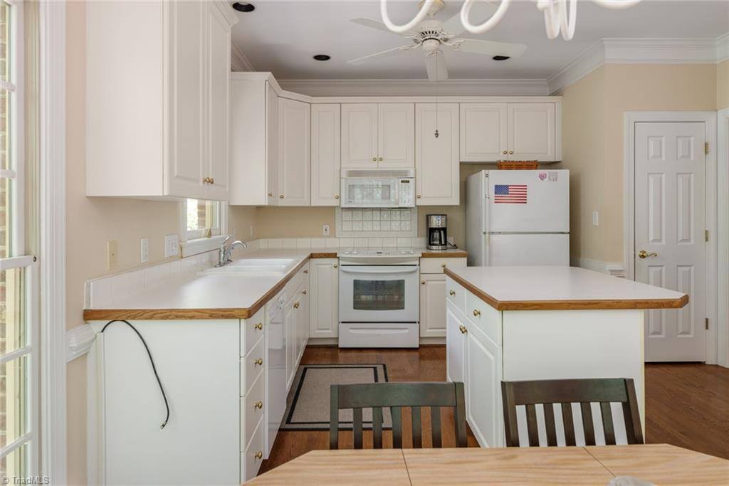 9 Regal Court, Greensboro, NC 27410