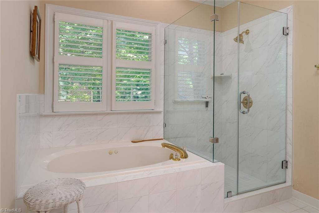 9 Regal Court, Greensboro, NC 27410