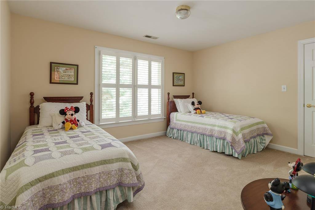 9 Regal Court, Greensboro, NC 27410