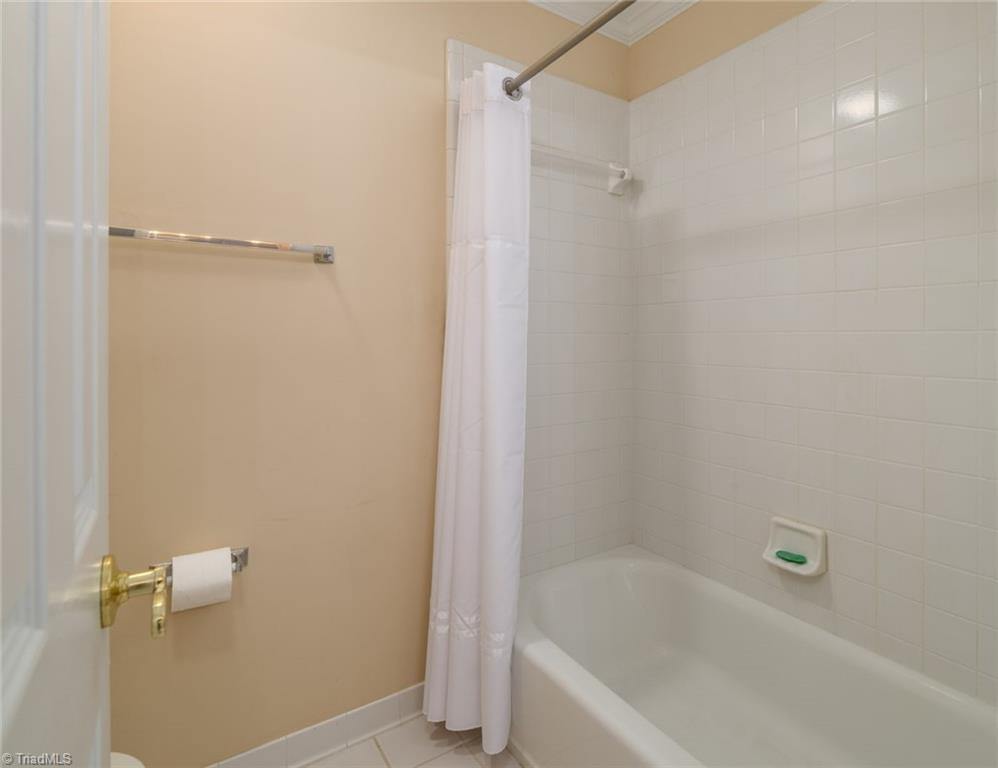 9 Regal Court, Greensboro, NC 27410