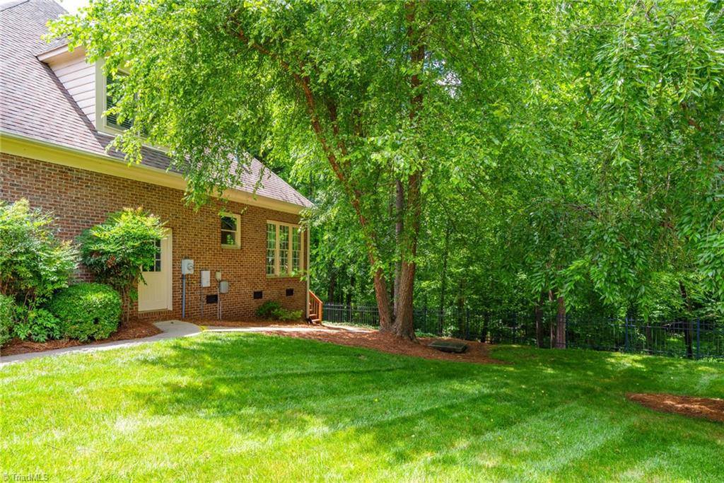 9 Regal Court, Greensboro, NC 27410