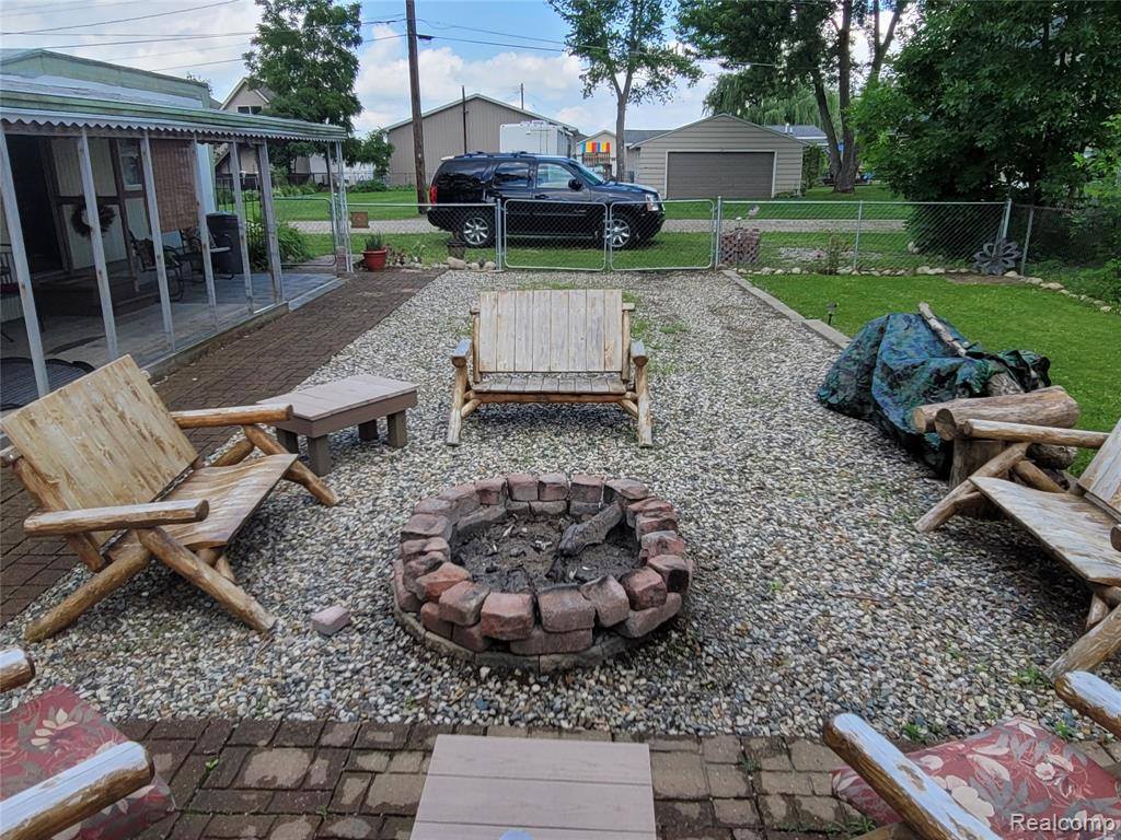 203 Canal Dr, Unadilla Township, MI 48137