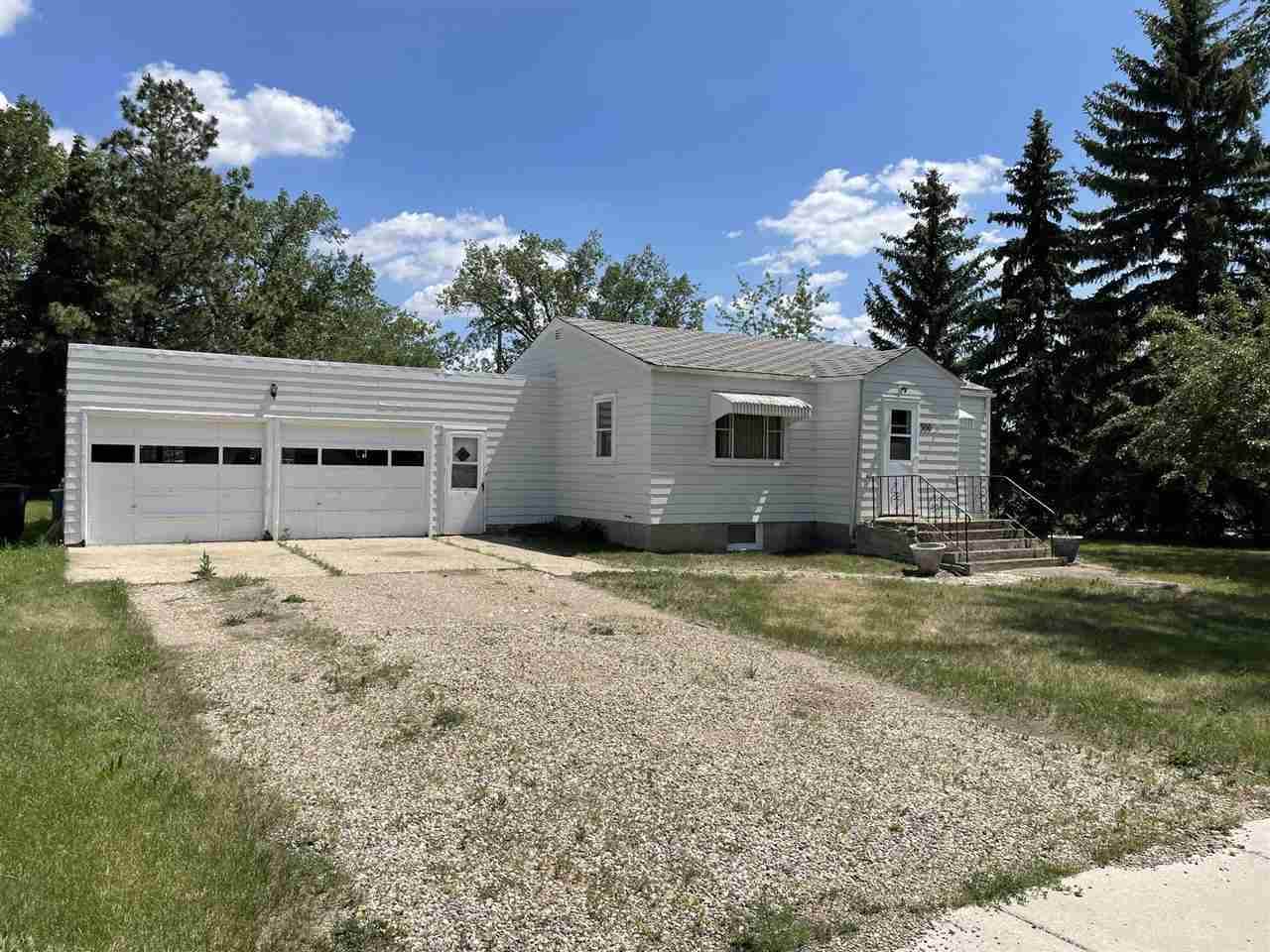 300 NE 1st St, Parshall, ND 58770