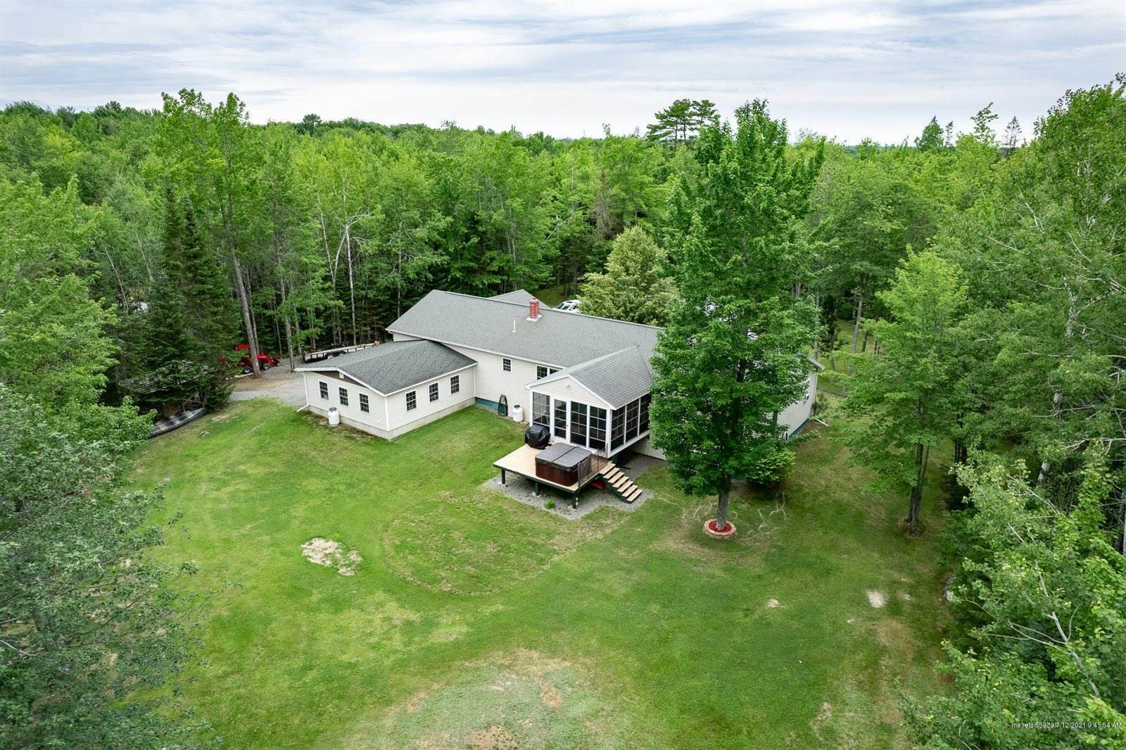 260 Lakeview Road, Glenburn, ME 04401