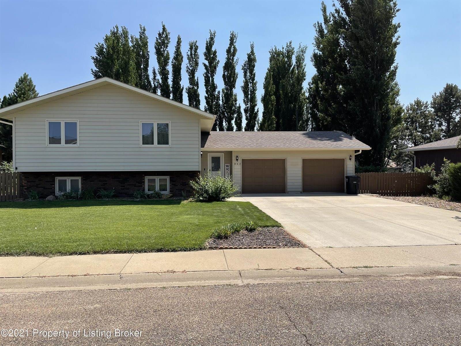 943 20th Street West, Dickinson, ND 58601