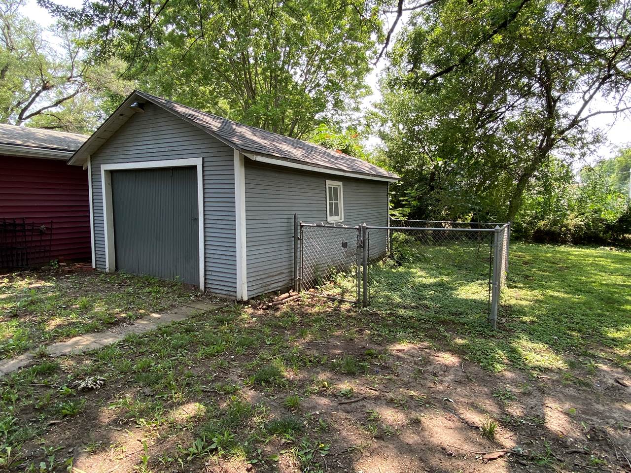 1829 SW 2nd ST, Topeka, KS 66606