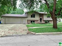 26 11th Ave SE, LeMars, IA 51031