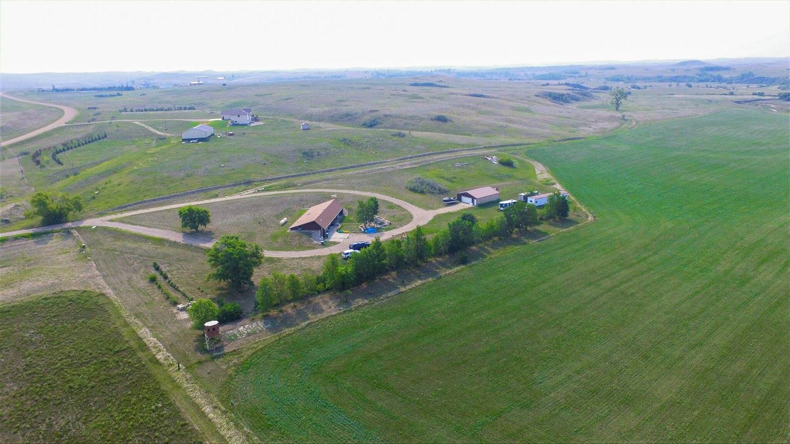 2655 28th Avenue SW, Center, ND 58530