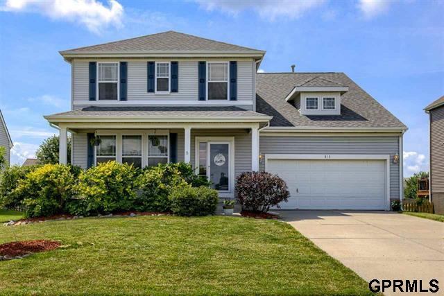 815 Stony Point Drive, Papillion, NE 68046