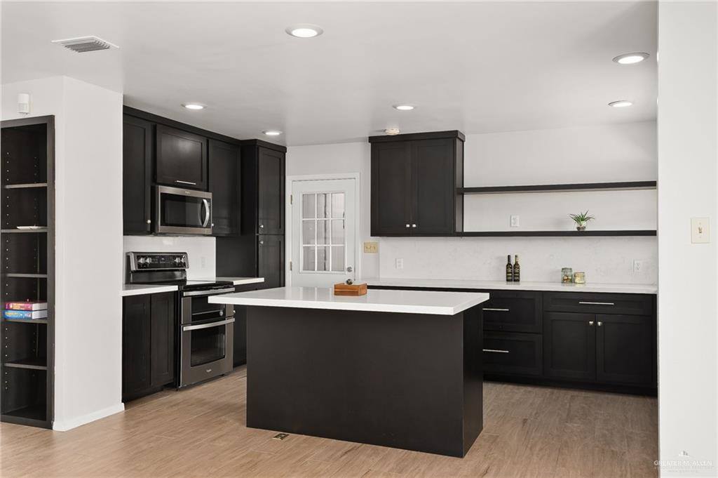 1404 South 2nd Avenue East, Edinburg, TX 78539