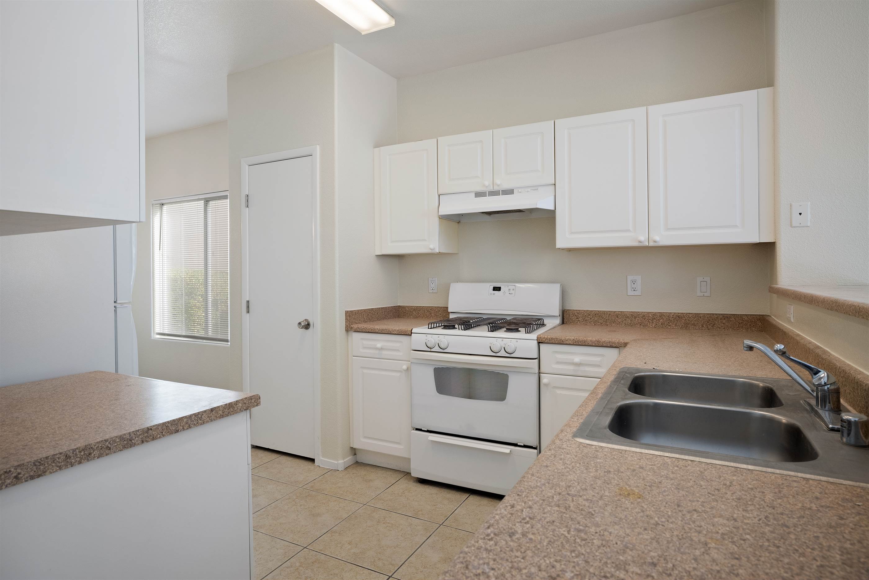 8831 Roping Rodeo Avenue, Las Vegas, NV 89178