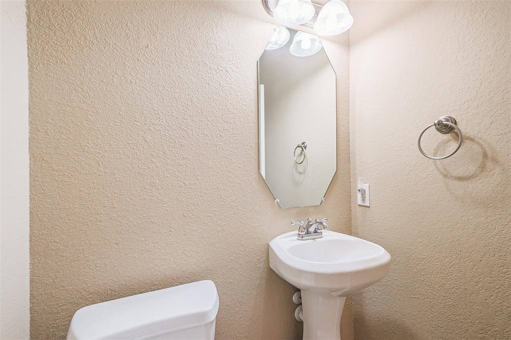 9215 Hummingbird Lane, Missouri City, TX 77459