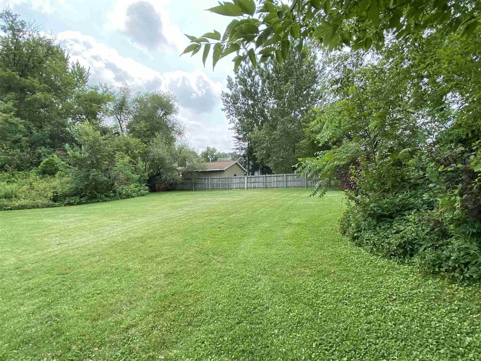 210 E Becker Road, Marshfield, WI 54449