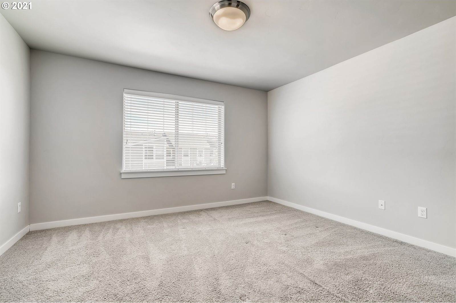 5233 SE Thornapple St, Hillsboro, OR 97123