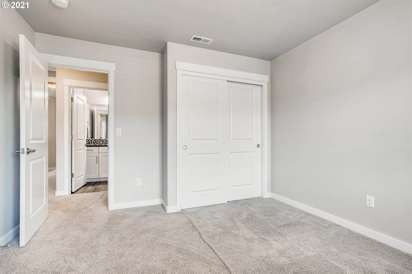 5233 SE Thornapple St, Hillsboro, OR 97123