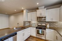 5233 SE Thornapple St, Hillsboro, OR 97123