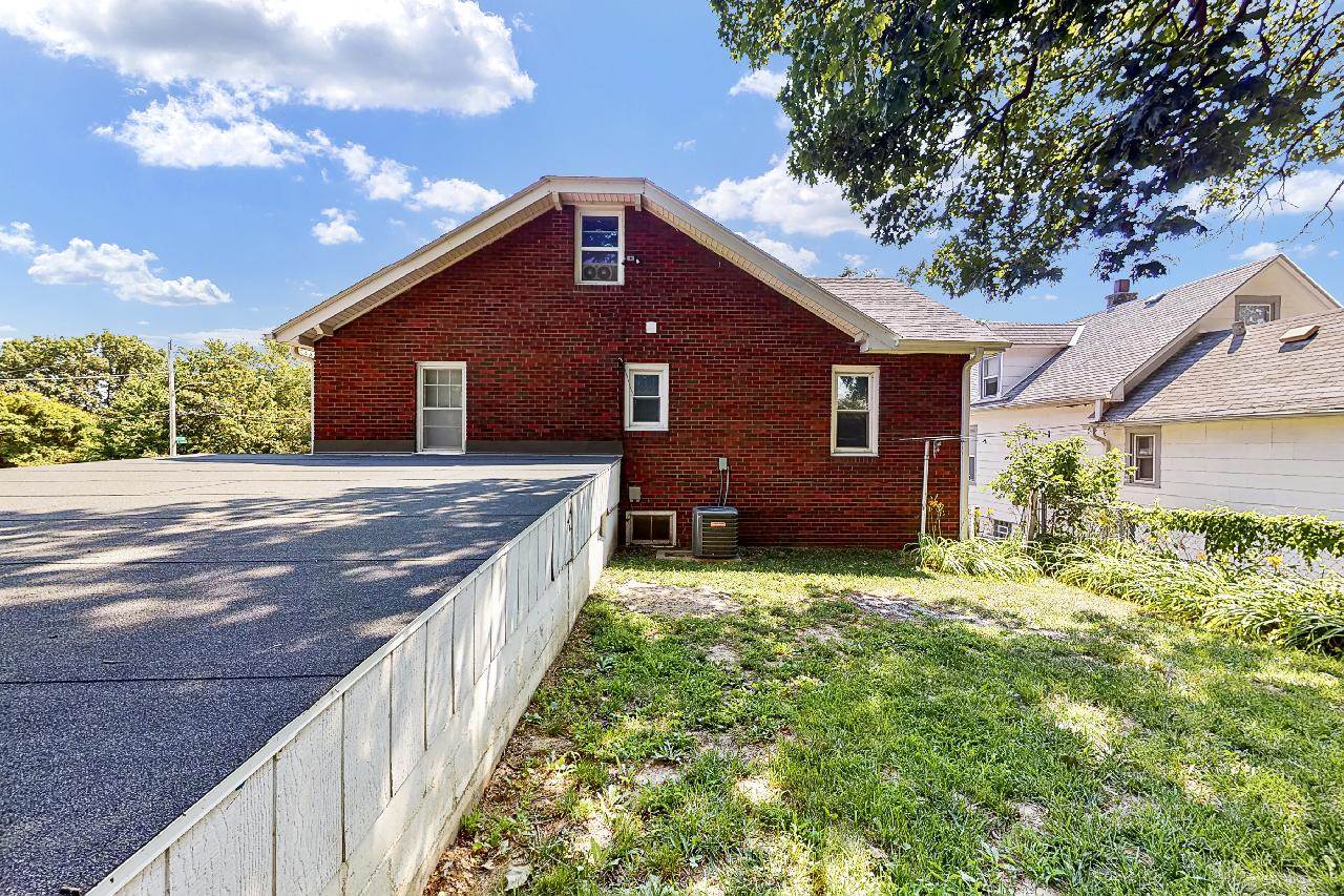 4334 South 12 Street, Omaha, NE 68107