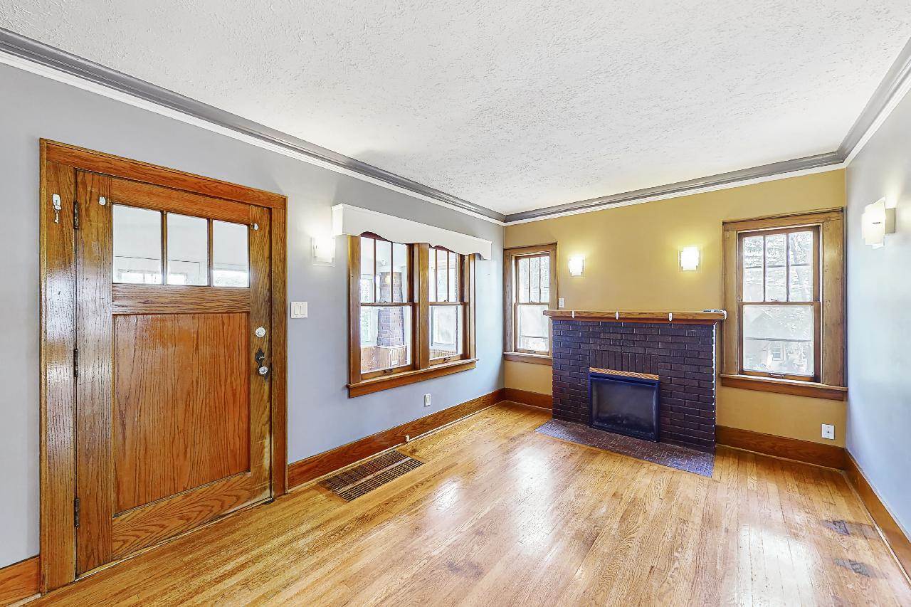 4334 South 12 Street, Omaha, NE 68107