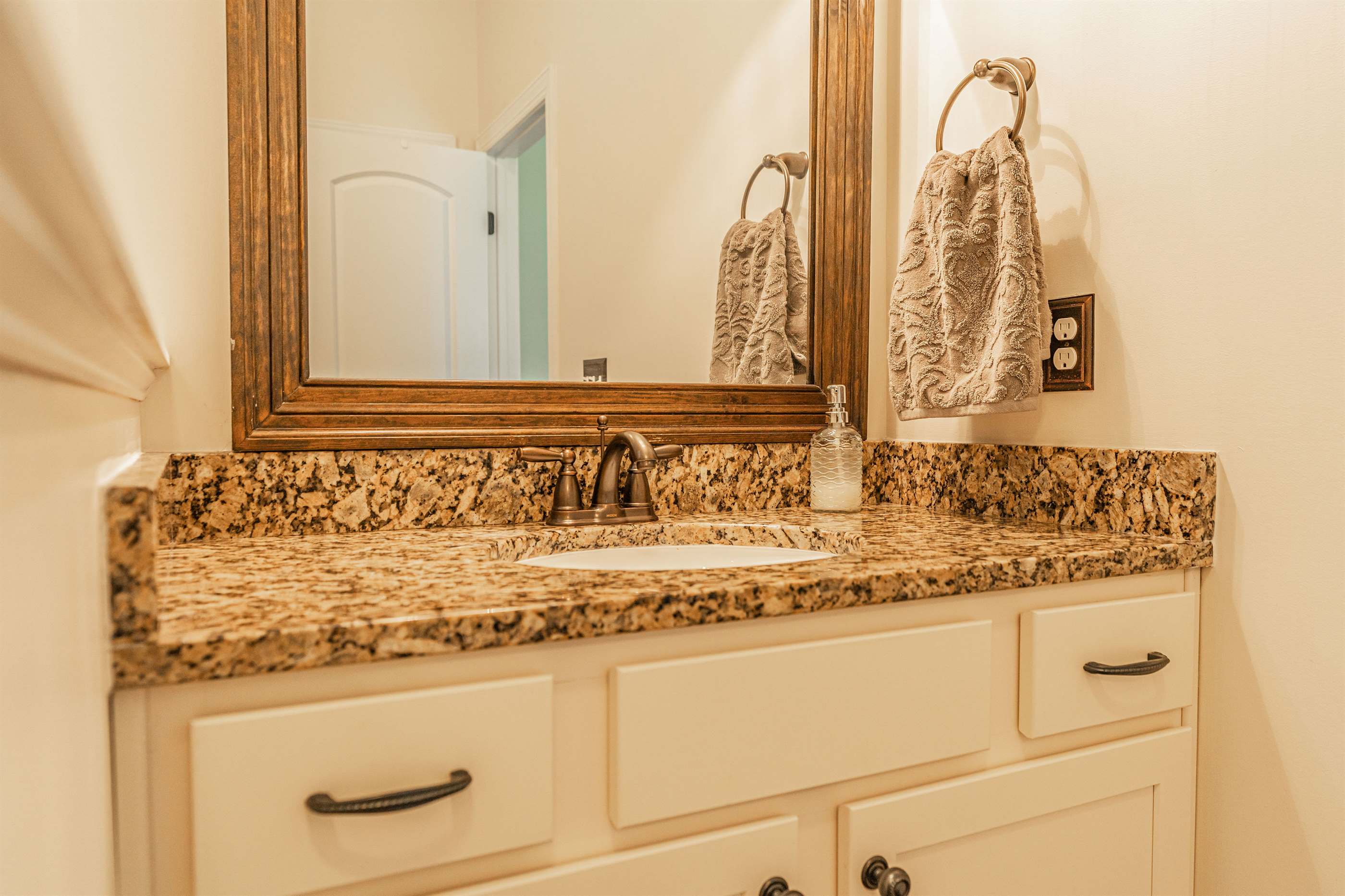 199 Farmhouse Lane, Carthage, NC 28327