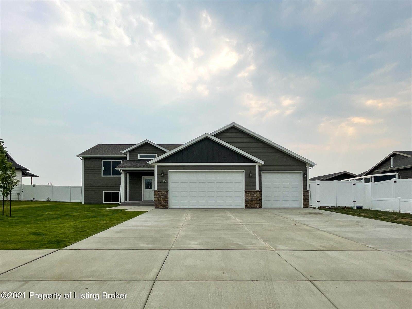 2145 Wahl Street, Dickinson, ND 58601