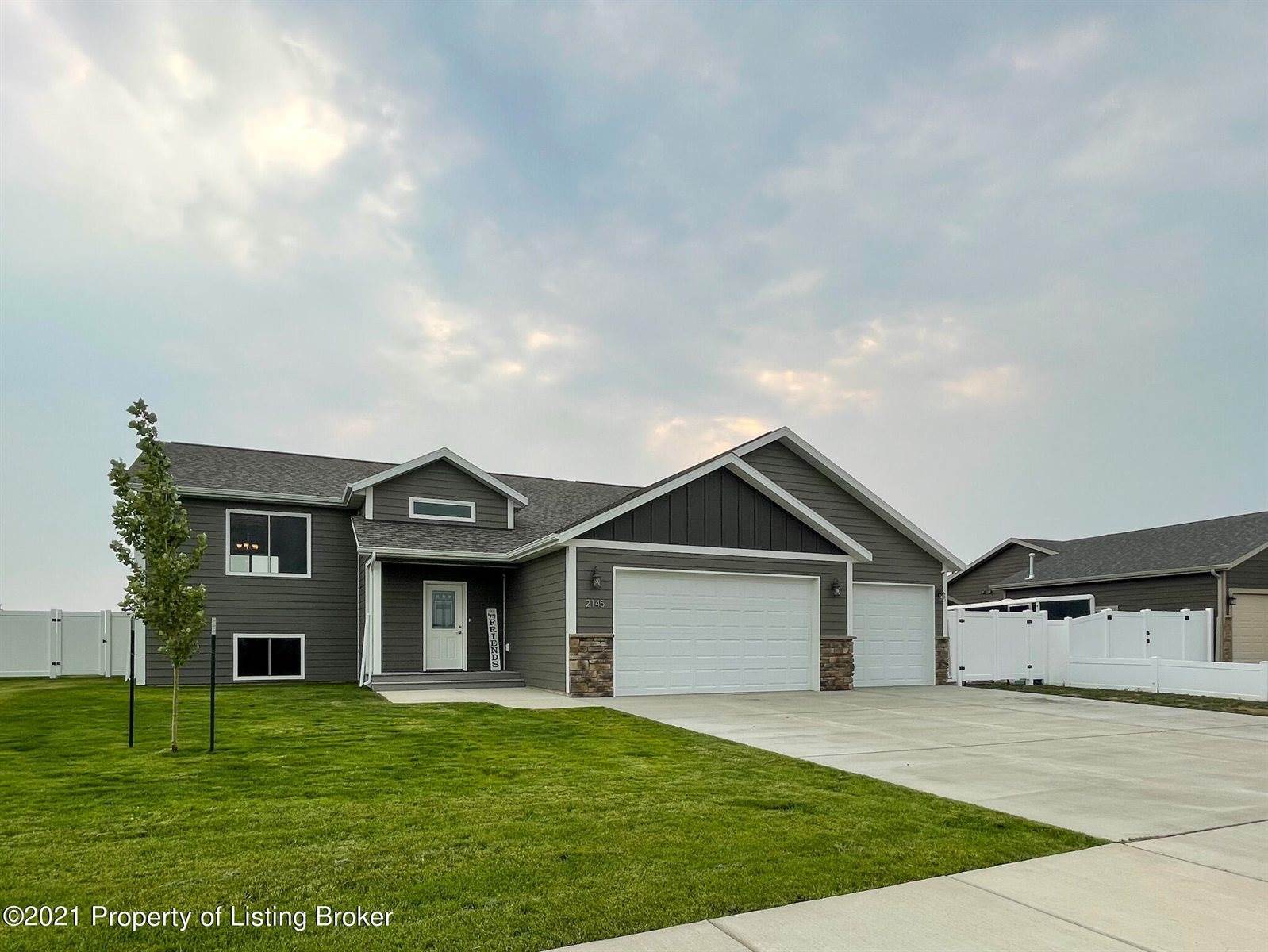 2145 Wahl Street, Dickinson, ND 58601