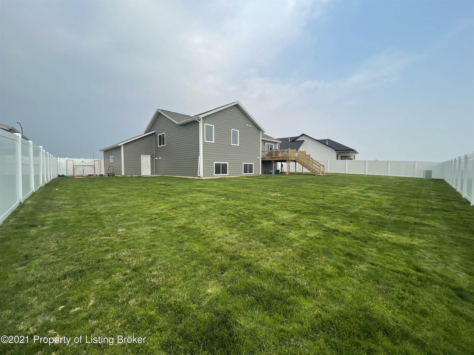 2145 Wahl Street, Dickinson, ND 58601