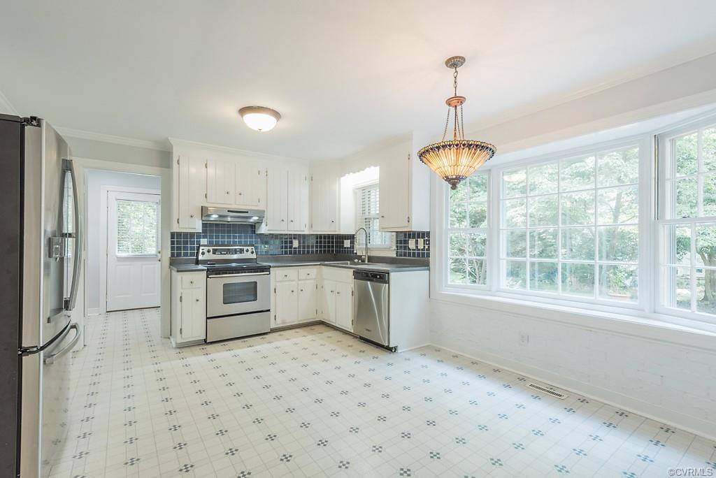 5802 Oak Knoll Road, Midlothian, VA 23112