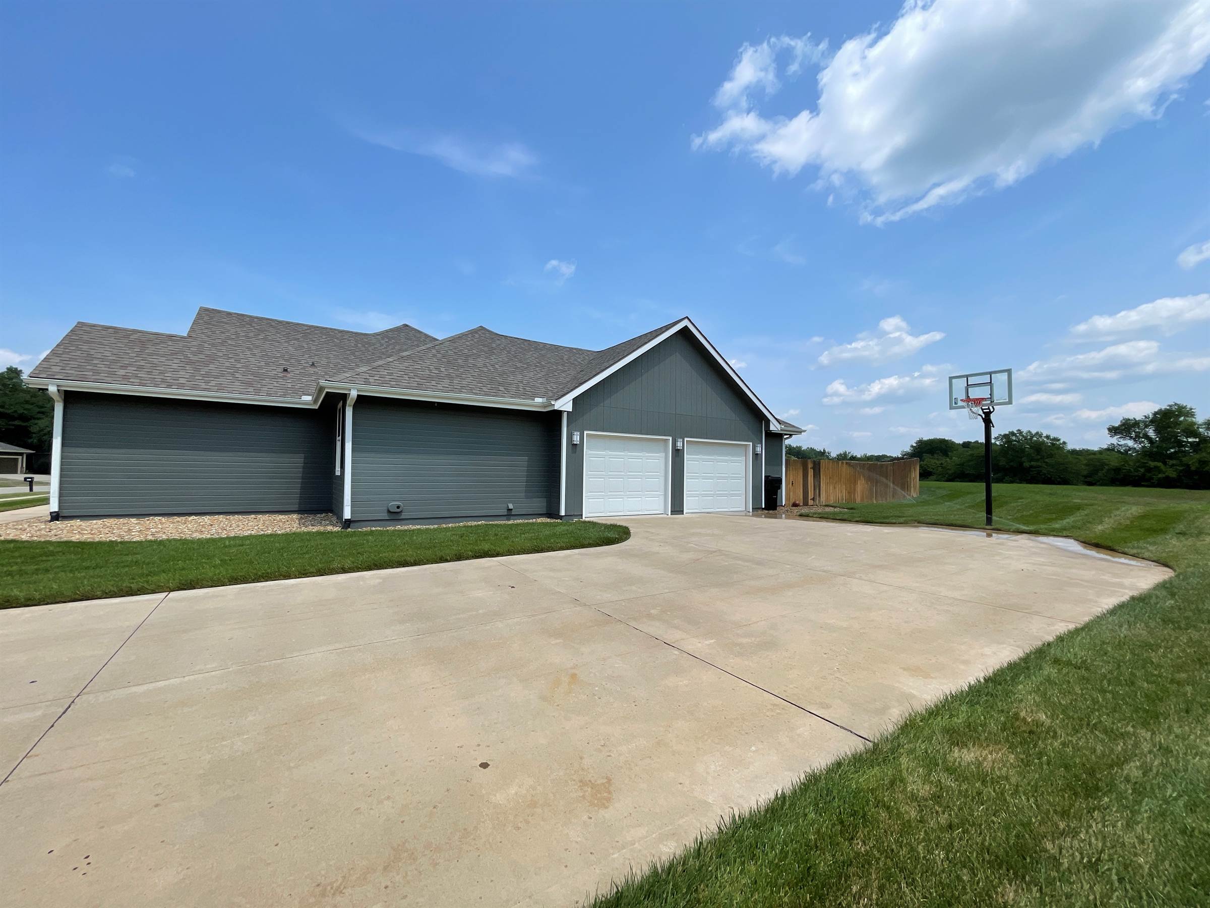 3617 SE 31st St, Topeka, KS 66605