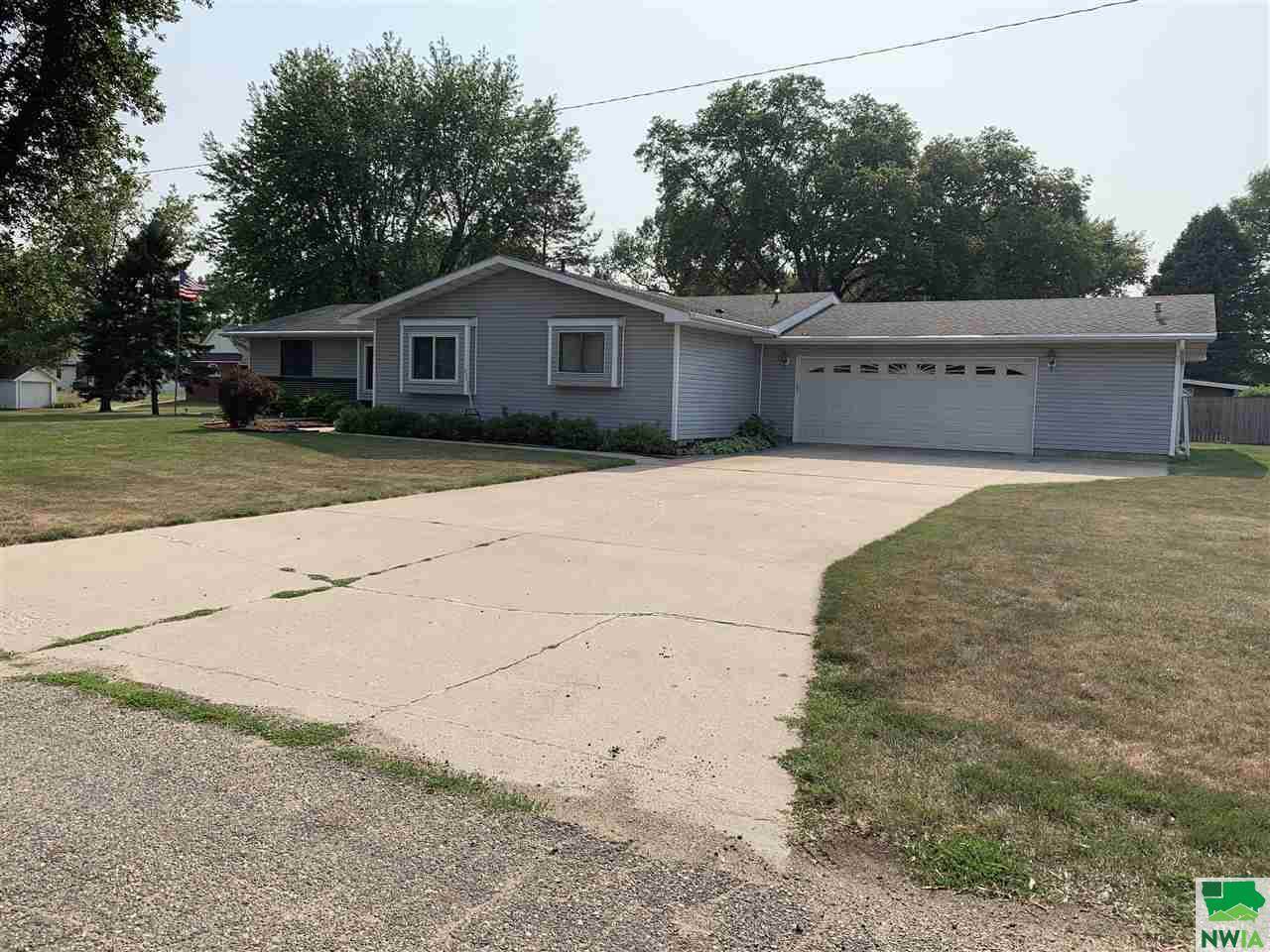 207 S 5th Ave, Anthon, IA 51004