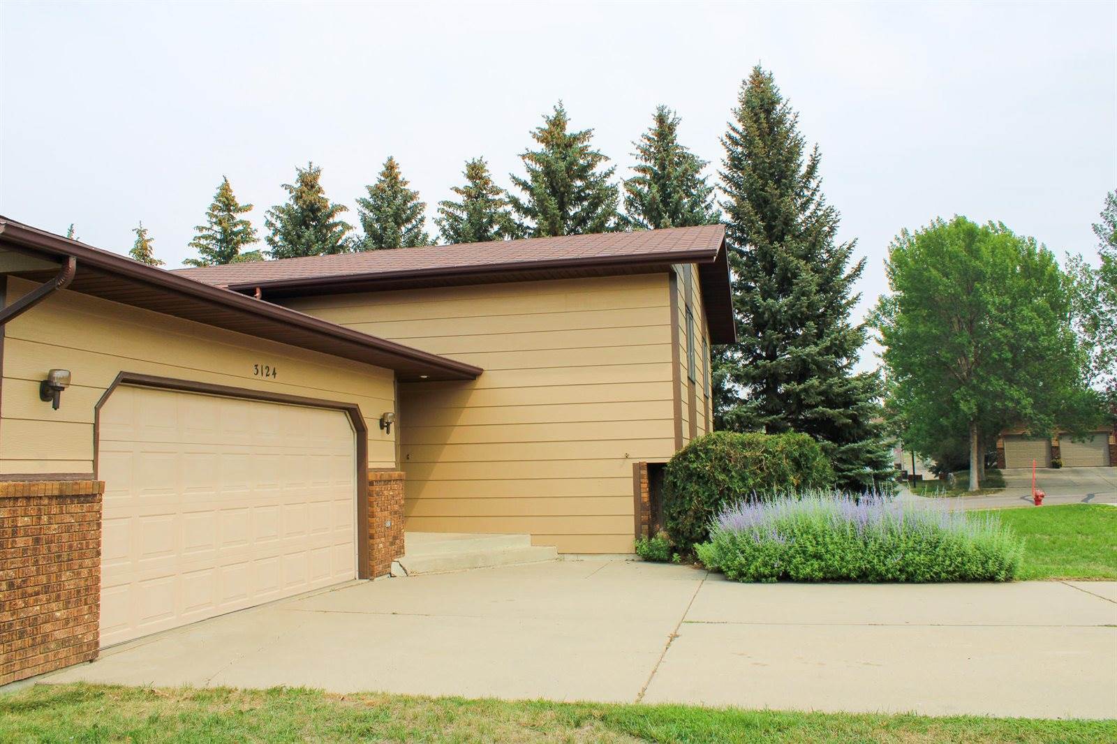 3124 Homestead Drive, Bismarck, ND 58503